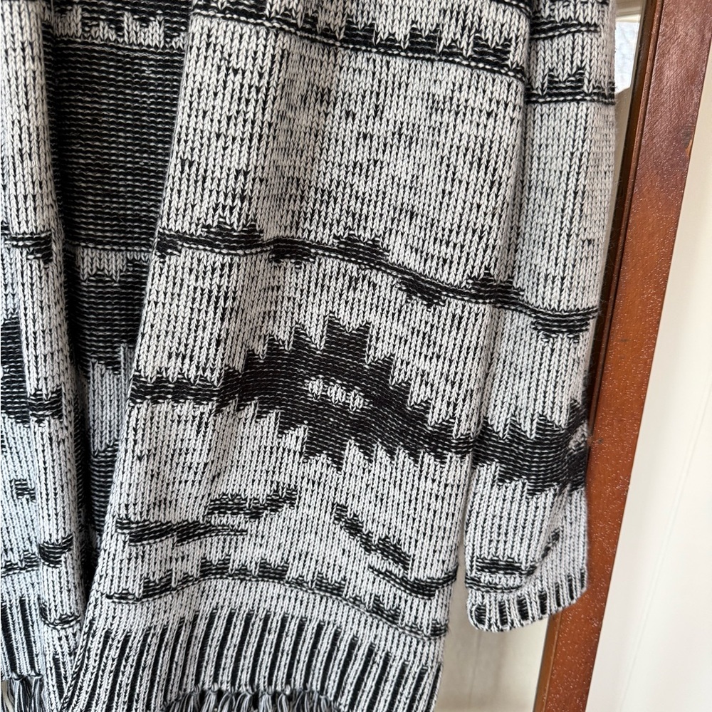 BB Dakota Black & Gray Aztec Pattern Knit Cardigan Sweater w/ Fringe Detail - S - Picture 4 of 5